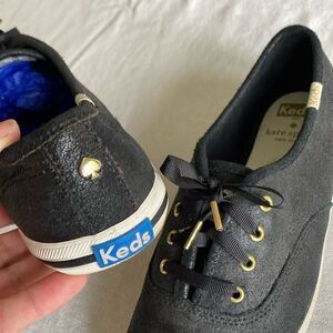 KATE SPADE KEDS shimmer leather lace up sneakers black gold trim 7.5